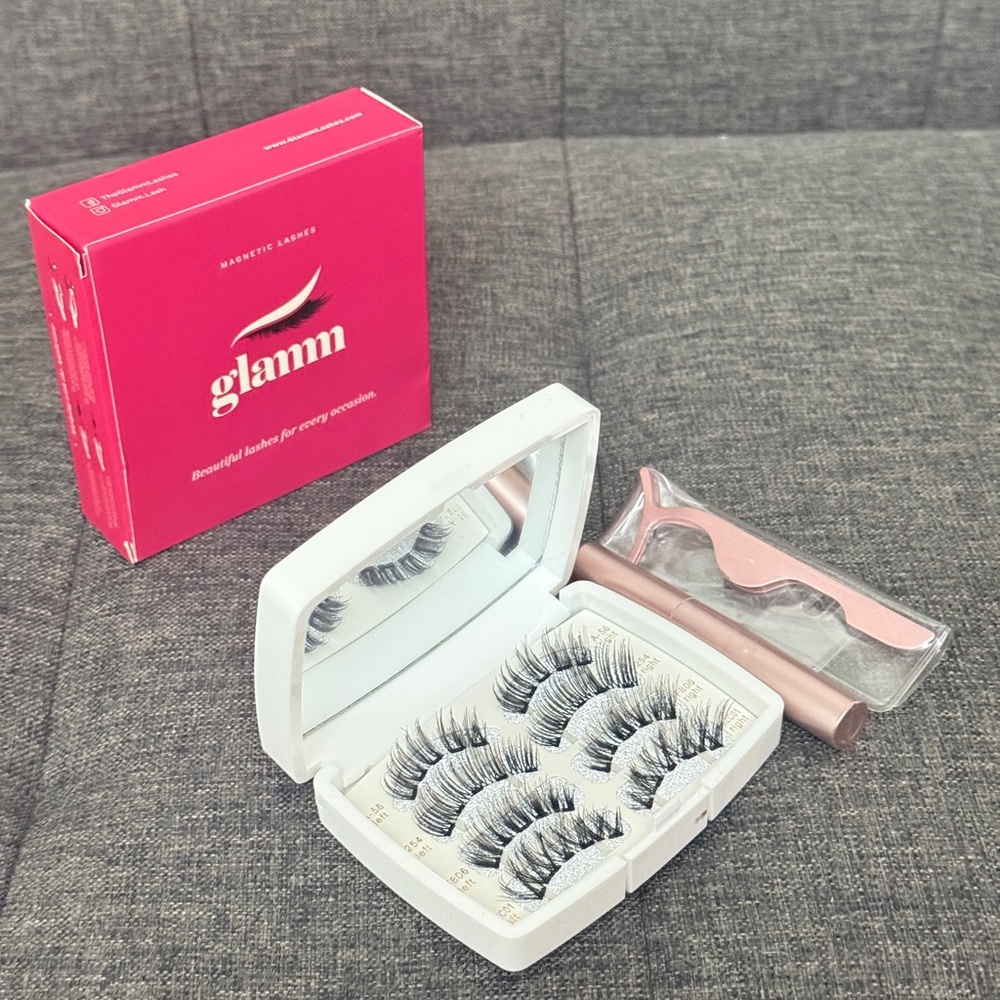 Glamm Magnetic Lashes Set with Applicator